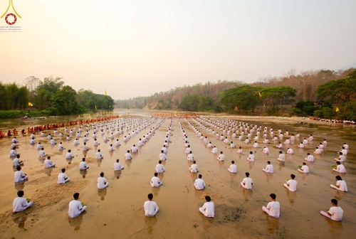 ภาพ No.63320:Photo Story  มหัศจรรย์วัดดงดินแดง Episode 1  พิธีปลงผมนาคธรรมทายาท  ในโครงการบรรพชาอุปสมบทหมู่ ฟื้นฟูพระพุทธศาสนาทั่วไทย วัดดงดินแดง ณ ลำน้ำแม่ตื่น อ.อมก๋อย จ.เชียงใหม่ วันที่ 2 เมษายน พ.ศ. 2567