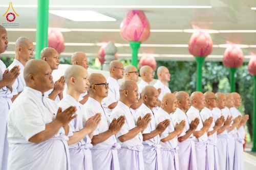 ภาพ No.244732:วันเสาร์ที่ 6 กันยายน พ.ศ. 2568 พิธีขอขมา-รับผ้าไตรของนาคธรรมทายาท โครงการอุปสมบทหมู่บูชาธรรมครบรอบ 108 ปี  วันครูผู้ค้นพบวิชชาธรรมกาย ณ โบสถ์พระไตรปิฎก วัดพระธรรมกาย