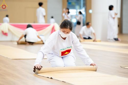 ภาพ No.136926:พิธีถวายหนังสือธรรมะ บาลี นักธรรม ทางก้าวหน้า ณ ห้องแก้วสารพัดนึก 2 วัดพระธรรมกาย วันเสาร์ที่ 11 พฤษภาคม พ.ศ. 2567