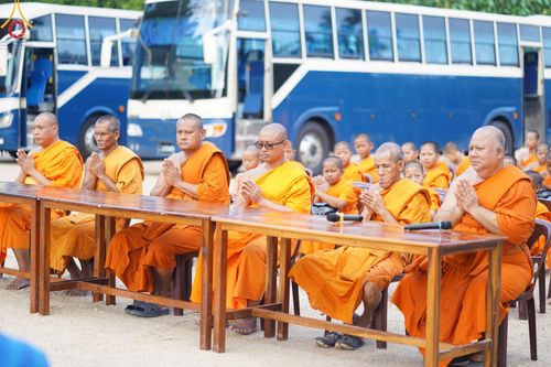 ภาพ No.61115:สามเณรออกบิณฑบาต และกิจกรรมอบรมสามเณร ในโครงการบรรพชาสามเณรฟื้นฟู พระพุทธศาสนาทั่วไทย ณ ศูนย์อบรมที่พักสงฆ์บ้านร่มเย็น จ.นราธิวาส วันที่ 2-15 เมษายน พ.ศ. 2567