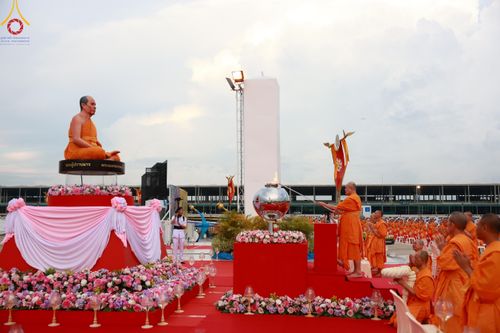 ภาพ No.160467:พิธีปลูกต้นทรัพย์บานชื่น ณ ลานธรรม พระมหาธรรมกายเจดีย์ วัดพระธรรมกาย จ.ปทุมธานี วันพฤหัสบดีที่ 10 ตุลาคม พ.ศ. 2567