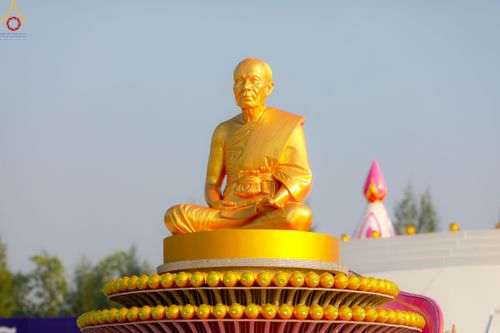 ภาพ No.110289:พิธีตักบาตรพระธรรมยาตราฯ ในโครงการธรรมยาตรากตัญญูบูชา มหาปูชนียาจารย์ พระมงคลเทพมุนี(สด จนฺทสโร) พระผู้ปราบมาร ปีที่ 12 ณ อนุสรณ์สถานลำดับที่ 2 สถานที่ตั้งมโนปณิธานบวชตลอดชีวิต อนุสรณ์สถานบางนางแท่น จ.นครปฐม วันที่ 11 มกราคม พ.ศ. 2567