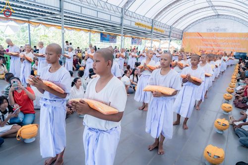 ภาพ No.133488:พิธีขอขมารับผ้าไตร, พิธีบรรพชาสามเณร, สามเณรออกบิณฑบาต ในโครงการบรรพชาสามเณร ฟื้นฟูพระพุทธศาสนาทั่วไทย  ณ ศูนย์ปฏิบัติธรรม และอบรมเยาวชนเมืองยะลา วันที่ 3 เมษายน พ.ศ. 2567