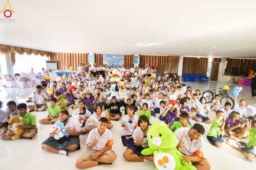 ภาพ No.104945:วันรวมพลังเด็กดี V-star ผู้นำฟื้นฟูศีลธรรมโลก จังหวัดกำแพงเพชร ณ ศูนย์ปฏิบัติธรรมกำแพงเพชร ในอุปถัมภ์พระพรหมวชิรปัญญาจารย์ วันที่ 22 ธันวาคม พ.ศ. 2566