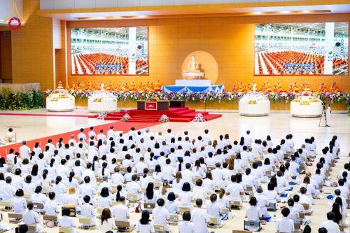 ภาพ No.209583:วันอาทิตย์ที่ 2 มีนาคม พ.ศ. 2568 พิธีบูชาข้าวพระ ณ สภาธรรมกายสากล วัดพระธรรมกาย