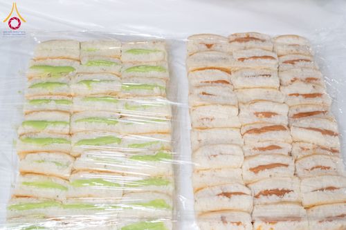 ภาพ No.192584:พิธีถวายภัตตาหารเป็นสังฆทาน แด่พระธรรมยาตรา ณ อนุสรณ์สถานคลองบางนางแท่น อ.สามพราน จ.นครปฐม ในโครงการธรรมยาตรา กตัญญูบูชา มหาปูชนียาจารย์ พระมงคลเทพมุนี(สด จนฺทสโร) พระผู้ปราบมาร อนุสรณ์สถาน 7 แห่ง ปีที่ 13 วันที่ 10 มกราคม พ.ศ. 2568