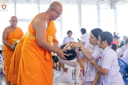 ภาพ No.137212:พิธีตักบาตร และปฏิบัติธรรม ในวันวิสาขบูชา วันพุธที่ 22 พฤษภาคม พ.ศ. 2567 ( วันพระขึ้น15 ค่ำ เดือน 6 ) ณ วัดพระธรรมกาย จ.ปทุมธานี