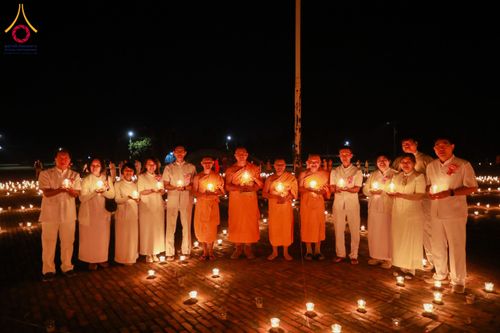ภาพ No.130666:พิธีจุดโคมประทีปถวายเป็นพุทธบูชา ในโครงการบรรพชา 1,250 รูป ณ มหาวิหารมายาเทวี แดนประสูติ สวนลุมพินี ประเทศเนปาล วันที่ 9 มีนาคม พ.ศ. 2567