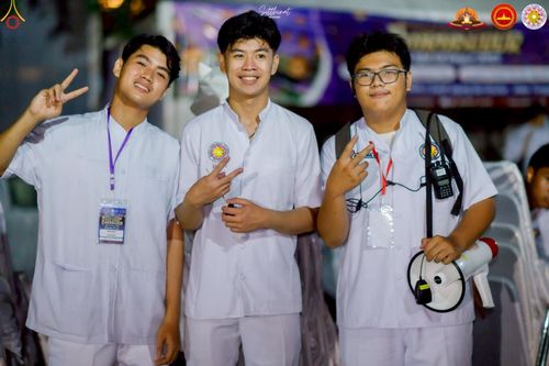 ภาพ No.224786:วันที่ 11 -12 พฤษภาคม พ.ศ. 2568 คณะพระอาจารย์ เจ้าหน้าที่ อาสาสมัคร นักศึกษา ทั้งชาวอินโดนีเซีย และชาวไทย ร่วมแรงร่วมใจ เตรียมงาน เก็บงาน ในวันวิสาขบูชา ณ พระมหาเจดีย์บรมพุทโธ ประเทศอินโดนีเซีย