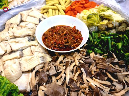 ภาพ No.202348:พิธีถวายภัตตาหารเป็นสังฆทาน แด่พระธรรมยาตรา ณ วัดพระธรรมกาย ตำบลคลองสาม อำเภอคลองหลวง จังหวัดปทุมธานี ในโครงการธรรมยาตรา กตัญญูบูชา มหาปูชนียาจารย์ พระมงคลเทพมุนี(สด จนฺทสโร) พระผู้ปราบมาร อนุสรณ์สถาน 7 แห่ง ปีที่ 13 วันที่ 27 มกราคม พ.ศ. 2568