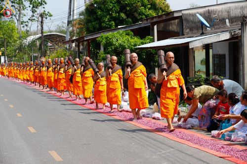 ภาพ No.129048:พระธรรมยาตราเดินธรรมยาตรา ณ ชุมชนรอบศูนย์ปฏิบัติธรรมภาคใต้ อ.บางกล่ำ จ.สงขลา วันที่ 10 มีนาคม พ.ศ. 2567