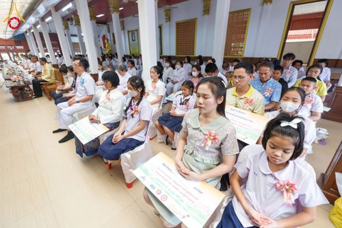 ภาพ No.202191:พิธีเจริญพระพุทธมนต์ ปฏิบัติธรรม มอบทุนการศึกษา ถวายสังฆทาน 108 วัด เพื่อถวายเป็นพุทธบูชา และขับเคลื่อนโครงการหมู่บ้านรักษาศีล 5 โดยคณะสงฆ์จังหวัดนครปฐม คณะศิษยานุศิษย์วัดพระธรรมกาย โครงการธรรมยาตรา ปีที่ 13 ณ วัดบางปลา อำเภอบางเลน จังหวัดนครปฐม