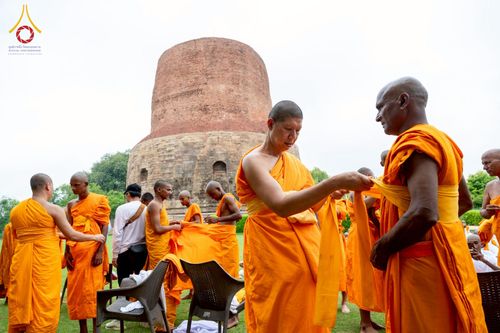 ภาพ No.231087:วันที่ 1 กรกฎาคม พ.ศ. 2568 โครงการบรรพชาสามเณร 300 รูป ถวายเป็นพุทธบูชา  วันอาสาฬหบูชา ณ จุดกำเนิดพระรัตนตรัย  ต้นแหล่งธัมมจักกัปปวัตตนสูตร เมืองพาราณสี  สารนาถ ประเทศอินเดีย