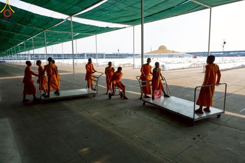 ภาพ No.220820:วันที่ 24-25 เมษายน พ.ศ. 2568 การเก็บงาน ผ้ารับประเคน ผ้าระบาย โต๊ะ เก้าอี้  ภายหลังงานวันคุ้มครองโลก ณ วัดพระธรรมกาย