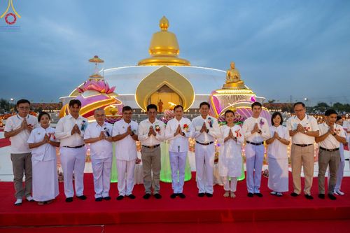 ภาพ No.118229:พิธีจุดประทีปถวายเป็นพุทธบูชา และบูชาธรรมมหาปูชนียาจารย์ พระมงคลเทพมุนี(สด จนฺทสโร) วันที่ 24 มกราคม พ.ศ. 2567 ณ อนุสรณ์สถานบางปลา อ.บางเลน จ.นครปฐม