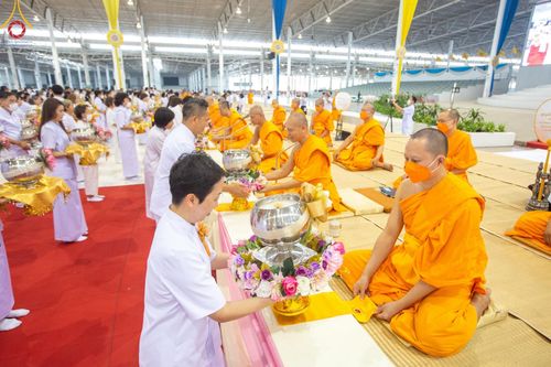 ภาพ No.123779:พิธีถวายโคมมาฆประทีป น้อมถวายเป็นพุทธบูชา แด่คณะพระภิกษุ สามเณร  ณ วัดพระธรรมกาย จ.ปทุมธานี วันเสาร์ที่ 17 กุมภาพันธ์ พ.ศ. 2567