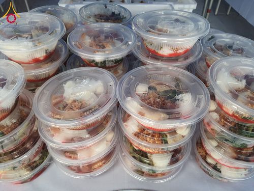 ภาพ No.200913:พิธีถวายภัตตาหารเป็นสังฆทาน แด่พระธรรมยาตรา ณ อนุสรณ์สถานบางปลา วัดบางปลา อำเภอบางเลน จังหวัดนครปฐม ในโครงการธรรมยาตรา กตัญญูบูชา มหาปูชนียาจารย์ พระมงคลเทพมุนี(สด จนฺทสโร) พระผู้ปราบมาร อนุสรณ์สถาน 7 แห่ง ปีที่ 13 วันที่ 24 มกราคม พ.ศ. 2568