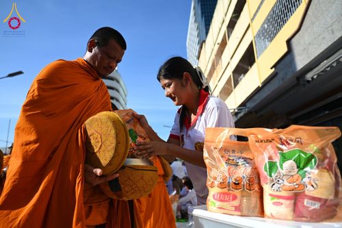 ภาพ No.147911:มหาสังฆทานครั้งยิ่งใหญ่ ตักบาตรพระ 10,000 รูป คณะสงฆ์ 4 ประเทศ 14 จังหวัดภาคใต้ วันอาทิตย์ที่ 11 สิงหาคม พ.ศ. 2567 ณ นิพัทธ์อุทิศ 3 ใจกลางนครหาดใหญ่ จ.สงขลา