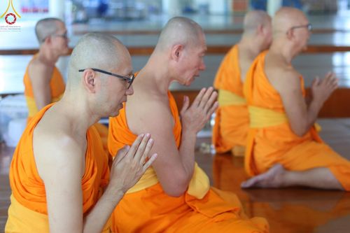 ภาพ No.177417:พิธีถวายภัตตาหารเมนูสวรรค์ และพิธีบุพเปตพลี ครั้งที่ 158 ร่วมอุทิศบุญแด่หมู่ญาติที่ล่วงลับไปแล้ว และสืบทอดอายุพระพุทธศาสนา ณ วัดพระธรรมกาย วันที่ 30 พฤศจิกายน พ.ศ.2567 (วันพระ แรม 15 ค่ำ เดือน 12)