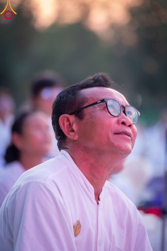 ภาพ No.109619:พิธีจุดประทีปถวายเป็นพุทธบูชา และบูชาธรรมมหาปูชนียาจารย์ วันที่ 10 มกราคม พ.ศ. 2567 ณ อนุสรณ์สถานคลองบางนางแท่น อ.สามพราน จ.นครปฐม