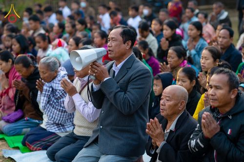 ภาพ No.76429:คณะสงฆ์และสามเณรบิณฑบาต ประเทศบังกลาเทศ วันที่ 11 กุมภาพันธ์ พ.ศ. 2566