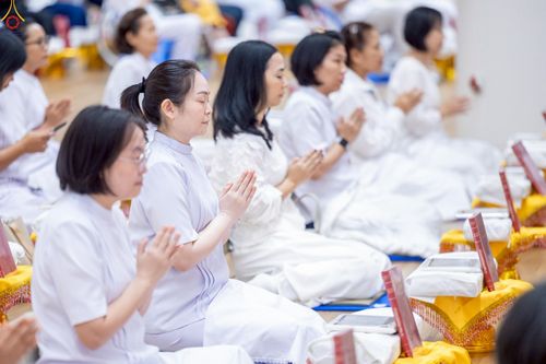 ภาพ No.228364:วันอาทิตย์ที่ 8 มิถุนายน พ.ศ. 2568 พิธีถวายทุนสนับสนุนพระไตรปิฎกฉบับธรรมชัย และอนุรักษ์คัมภีร์โบราณ ณ ห้องแก้วสารพัดนึก 2 วัดพระธรรมกาย