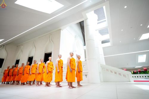 ภาพ No.229195:วันเสาร์ที่ 14 มิถุนายน พ.ศ. 2568 พิธีบรรพชา , พิธีถวายบาตร , พิธีอุปสมบท ในโครงการบรรพชาอุปสมบทหมู่ ผู้บริหารรุ่นที่ 15 และ อุดมศึกษา รุ่นที่ 52 ณ โบสถ์พระไตรปิฎก วัดพระธรรมกาย