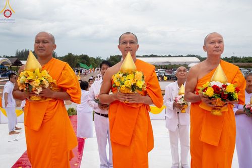 ภาพ No.144448:3 Bigboon 1.พิธีทอดผ้าป่าสถาปนาสังฆรัตนะปทุมเจดีย์ 2.พิธีประดิษฐานดอกบัวอนันต์นิรันดร์กาล 3.พิธีถวายมหาสังฆทานแด่คณะสงฆ์ทุกวัดในจังหวัดปัตตานี ณ ศูนย์อบรมเยาวชนจังหวัดปัตตานี วันอาทิตย์ที่ 14 กรกฎาคม พ.ศ. 2567