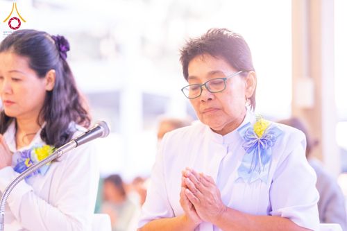 ภาพ No.194948:พิธีถวายภัตตาหารเป็นสังฆทาน แด่พระธรรมยาตรา ณ อนุสรณ์สถานมหาวิหารพระมงคลเทพมุนี (โลตัสแลนด์) อ.สองพี่น้อง จ.สุพรรณบุรี ในโครงการธรรมยาตรา กตัญญูบูชา มหาปูชนียาจารย์ พระมงคลเทพมุนี(สด จนฺทสโร) พระผู้ปราบมาร แห่ง ปีที่ 13 วันที่ 14 มกราคม พ.ศ.2568