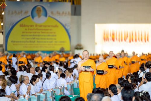 ภาพ No.263923:วันอาทิตย์ที่ 2 พฤศจิกายน พ.ศ. 2568 พิธีตักบาตรอาทิตย์ต้นเดือน ณ บ้านแก้วเรือนทองคุณยายฯ วัดพระธรรมกาย