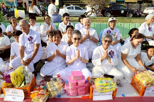 ภาพ No.235197:วันอาทิตย์ที่ 27 กรกฎาคม พ.ศ. 2568 พิธีตักบาตรพระ1,000 รูป ทำบุญเมืองพัทลุง ประธานสงฆ์ พระปริยัติวชิโรดม  เจ้าคณะจังหวัดพัทลุง ประธานฆราวาส นายรัฐศาสตร์ ชิดชู  ผู้ว่าราชการจังหวัดพัทลุง