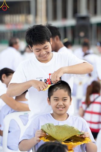 ภาพ No.132694:พิธีปลงผมยุวธรรมทายาท รุ่นที่ 32 มัชฌิมธรรมทายาท รุ่นที่ 28 ณ ลานธรรม วัดพระธรรมกาย วันเสาร์ที่ 30 มีนาคม พ.ศ. 2567