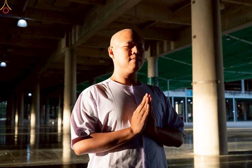 ภาพ No.243000:วันที่ 31 สิงหาคม พ.ศ. 2568 พิธีตัดปอยผมและปลงผม โครงการอุปสมบทหมู่บูชาธรรม ครบรอบ 108 ปี วันครูผู้ค้นพบวิชชาธรรมกาย ณ วัดพระธรรมกาย