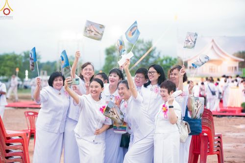 ภาพ No.84421:พิธีทอดผ้าป่า พิธีอัญเชิญปฐมรัตนปฐวี และพิธีตอกเสาเข็มต้นสุดท้าย เพื่อสถาปนาอาคาร 80 ปี หลวงพ่อธัมมชโย ณ ศูนย์ปฏิบัติธรรมวิหารแดง ตำบลเจริญธรรม อำเภอวิหารแดง จ.สระบุรี  วันที่ 23 กรกฎาคม พ.ศ. 2566