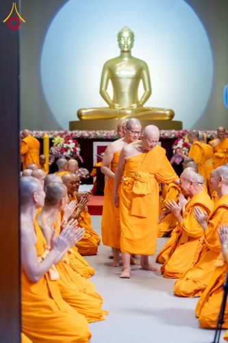 ภาพ No.233190:วันที่ 11 กรกฏาคม พ.ศ. 2568 พิธีอธิษฐานพรรษา ของคณะสงฆ์ ณ โบสถ์พระไตรปิฎก วัดพระธรรมกาย ต.คลองสาม อ.คลองหลวง จ.ปทุมธานี