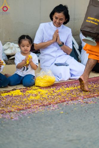 ภาพ No.107906:พิธีต้อนรับพระธรรมยาตรา ในโครงการธรรมยาตรากตัญญูบูชา มหาปูชนียาจารย์ พระมงคลเทพมุนี(สด จนฺทสโร) พระผู้ปราบมาร อนุสรณ์สถาน 7 แห่ง ปีที่ 12 วันที่ 7 มกราคม พ.ศ. 2567 ณ อนุสรณ์สถานคลองบางนางแท่น  อ.สามพราน จ.นครปฐม