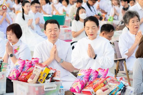 ภาพ No.187780:พิธีตักบาตรฉลองพระใหม่ ต้อนรับพุทธศักราช 2568 ณ ลานธรรมพระมหาธรรมกายเจดีย์ วัดพระธรรมกาย จ.ปทุมธานี วันที่ 1 มกราคม พ.ศ. 2568