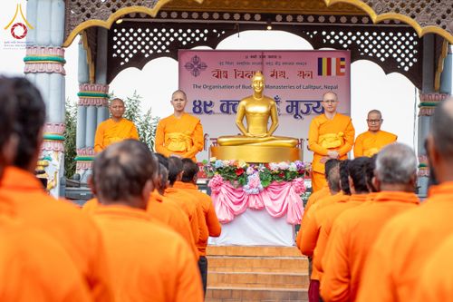 ภาพ No.209815:วันที่ 28 กุมภาพันธ์ พ.ศ.2568 พิธีเปิดโครงการบวชสามเณร พิธีถวายไทยธรรม พิธีขอขมามอบผ้าไตร  ณ เมืองปาตัน ประเทศเนปาล