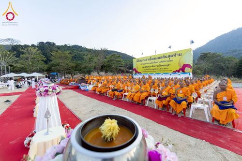 ภาพ No.275131:วันอาทิตย์ที่ 30 พฤศจิกายน พ.ศ. 2568 พิธีตอกเสาเข็ม "สร้างองค์พระเจดีย์เพื่อสร้างสันติภาพโลก" ต้นสุดท้าย ณ ศูนย์ปฏิบัติธรรมระยอง (บ้านช่องลม)