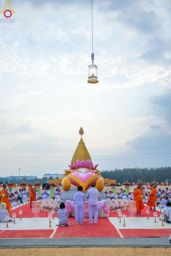 ภาพ No.129390:พิธีประดิษฐานพระบรมสารีริกธาตุ ณ มหารัตนะเจดีย์สิริปทุมสวรรค์ ศูนย์ปฏิบัติธรรมภาคใต้ อ.บางกล่ำ จ.สงขลา วันที่ 10 มีนาคม พ.ศ.2567