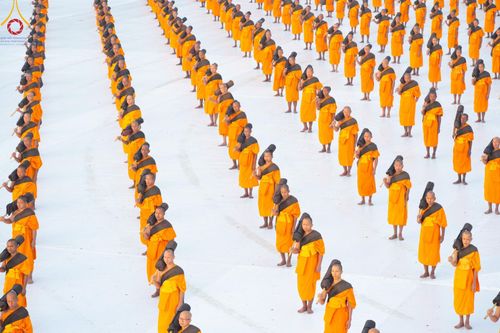 ภาพ No.198651:พระธรรมยาตราปฏิบัติธรรม และถ่ายภาพหมู่ประวัติศาสตร์ ณ อนุสรณ์สถานบางปลา วัดบางปลา อำเภอบางเลน จังหวัดนครปฐม ในโครงการธรรมยาตรา กตัญญูบูชา มหาปูชนียาจารย์ พระมงคลเทพมุนี(สด จนฺทสโร) พระผู้ปราบมาร อนุสรณ์สถาน 7 แห่ง ปีที่ 13 วันที่ 20 มกราคม พ.ศ. 2568