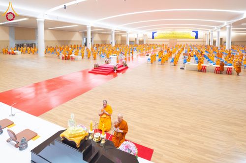 ภาพ No.208829:พระบาทสมเด็จพระเจ้าอยู่หัวทรงพระกรุณาโปรดเกล้าฯ พระราชทานภัตตาหารพระราชทาน แด่พระภิกษุ สามเณร ในการสอบบาลีสนามหลวง ณ วัดพระธรรมกาย วันที่ 22 กุมภาพันธ์ พ.ศ. 2568 ณ วัดพระธรรมกาย อำเภอคลองหลวง จังหวัดปทุมธานี