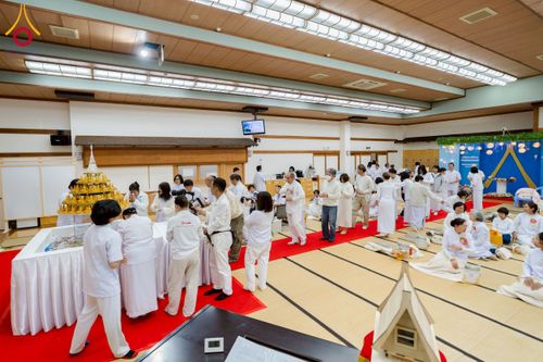 ภาพ No.221011:วันที่ 13 เมษายน พ.ศ. 2568 พิธีโปรยรัตนชาติปฐมเริ่มสถาปนาเจดีย์ และ พิธีเปิดหมู่บ้านปฏิบัติธรรม เพื่อการบรรลุธรรม ณ วัดป่าธรรมกายนานาชาติโทชิหงิ  ประเทศญี่ปุ่น