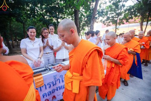 ภาพ No.162383:วันมหาปวารณาออกพรรษา วันพฤหัสบดีที่ 17 ตุลาคม พ.ศ. 2567 (ขึ้น 15 ค่ำ เดือน 11 ) ณ อุโบสถ วัดพระธรรมกาย