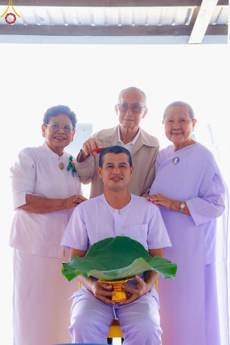 ภาพ No.186502:พิธีตัดปอย ปลงผม เวียนประทักษิณ  มอบบาตรผ้าไตร ขอขมาผู้ปกครอง และพิธีบรรพชาอุปสมบท  โครงการอุปสมบทหมู่บูชาธรรมมหาปูชนียาจารย์  ประจำปี 2567 ณ ศูนย์ปฏิบัติธรรมภาคใต้และวัดคงคาเลียบ อ.บางกล่ำ จ.สงขลา วันอาทิตย์ที่ 8 ธันวาคม พ.ศ. 2567