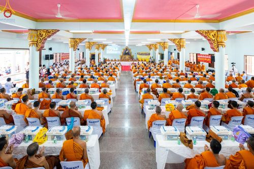 ภาพ No.131860:พิธีถวายสังฆทาน 323 วัด 4 จังหวัดชายแดนภาคใต้ ปีที่ 20 ครั้งที่ 167 และ พิธีมอบกองทุนหนุนแรงใจช่วยครูใต้ ปีที่ 17 ครั้งที่ 132 วันเสาร์ที่ 23 มีนาคม พ.ศ. 2567 ณ วัดมุจลินทวาปีวิหารพระอารามหลวง อ.หนองจิก จ.ปัตตานี