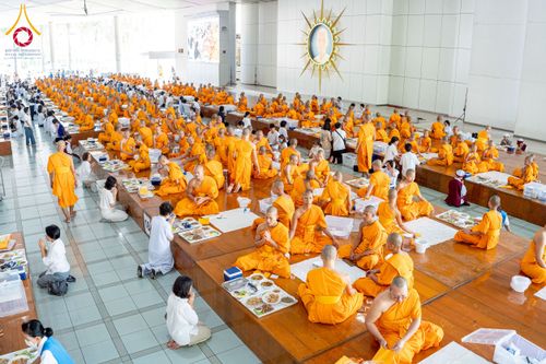 ภาพ No.253578:วันอังคารที่ 7 ตุลาคม พ.ศ.2568 (วันพระ ขึ้น 15 ค่ำ เดือน 11) พิธีบุพเปตพลี ครั้งที่ 171 ร่วมอุทิศบุญแด่หมู่ญาติที่ล่วงลับไปแล้ว และสืบทอดอายุพระพุทธศาสนา ณ หอฉันคุณยายอาจารย์ฯ วัดพระธรรมกาย