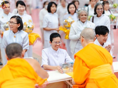 ภาพ No.206936:พิธีถวายโคมมาฆประทีป น้อมถวายเป็นพุทธบูชา แด่คณะพระภิกษุ สามเณร วัดพระธรรมกาย วันอาทิตย์ที่ 9 กุมภาพันธ์ พ.ศ. 2568 ณ ห้องแก้วสารพัดนึก 2 สภาธรรมกายสากล วัดพระธรรมกาย จังหวัดปทุมธานี