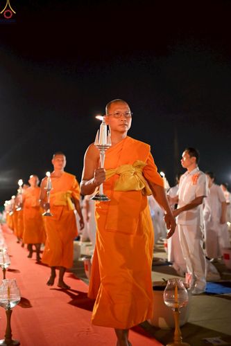 ภาพ No.253679:วันที่ 10 ตุลาคม พ.ศ. 2568 พิธีจุดประทีปบูชาพระผู้ปราบมาร, พิธีจุดประทีปบนพระมหาธรรมกายเจดีย์  20,000 ดวง เนื่องในวันคล้ายวันเกิดครบรอบ 141 ปี พระมงคลเทพมุนี (สด จนฺทสโร)