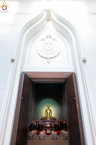 ภาพ No.159746:พิธีตัดปอยผมปลงผมนาคธรรมทายาท, พิธีบรรพชาอุปสมบทหมู่ โครงการอุปสมบทหมู่บูชาธรรม 140 ปี พระมงคลเทพมุนี (สด จนฺทสโร) ณ โบสถ์พระไตรปิฏก วัดพระธรรมกาย วันเสาร์ที่ 5 ตุลาคม พ.ศ. 2567